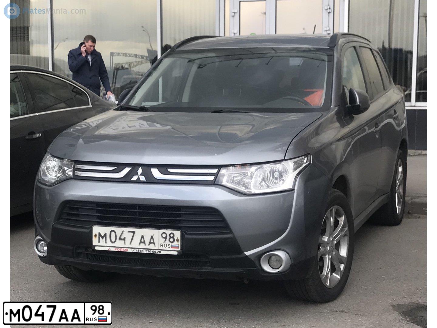 Фото автомобиля MITSUBISHI PAJERO, 2003 — госномер М047АА98. Цвет: Серебристый