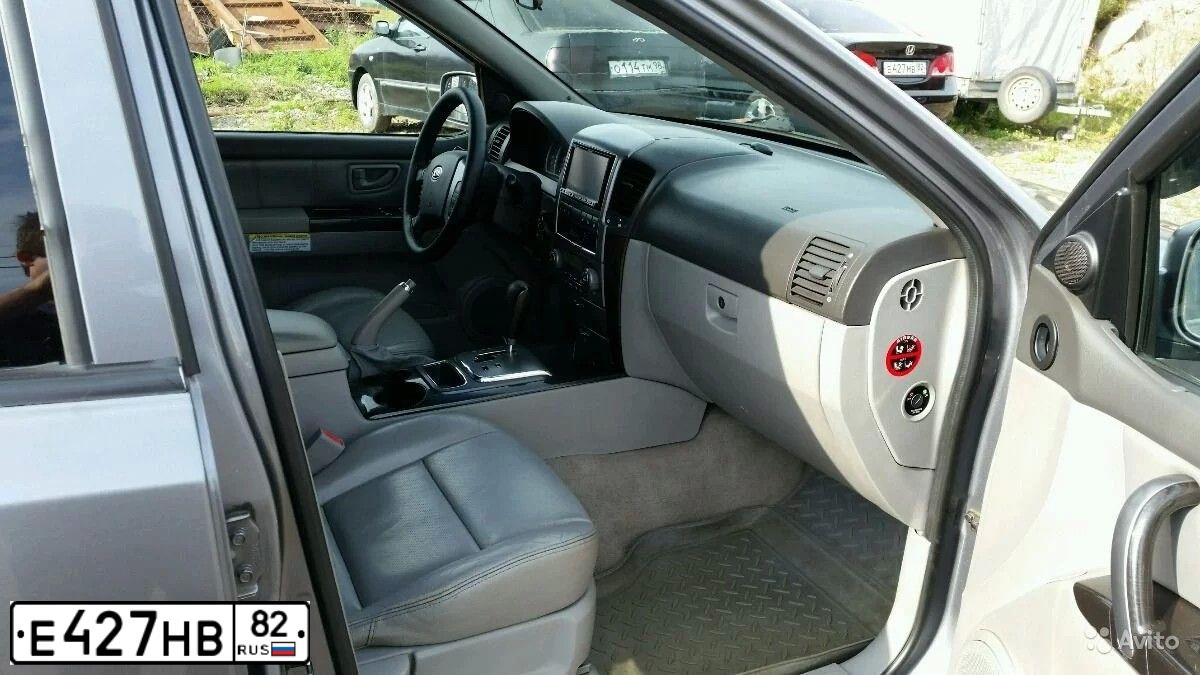 Фото автомобиля HYUNDAI I SANTA FE, 2013 — госномер Е427НВ82. Цвет: БЕЖЕВЫЙ