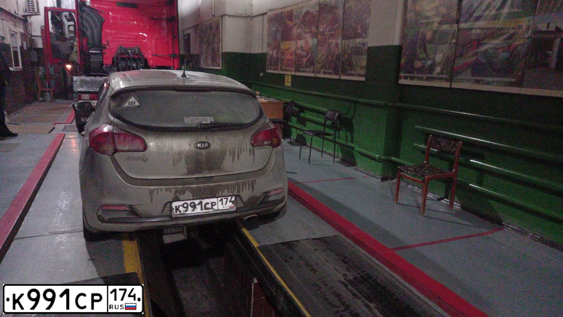 Фото автомобиля KIA CEE'D, 2014 — госномер К991СР174. Цвет: Серебристый