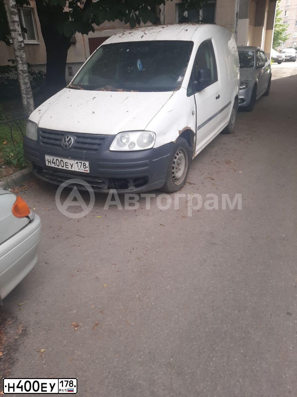 Фото автомобиля VOLKSWAGEN CADDY, 2008 — госномер Н400ЕУ178. Цвет: БЕЛЫЙ
