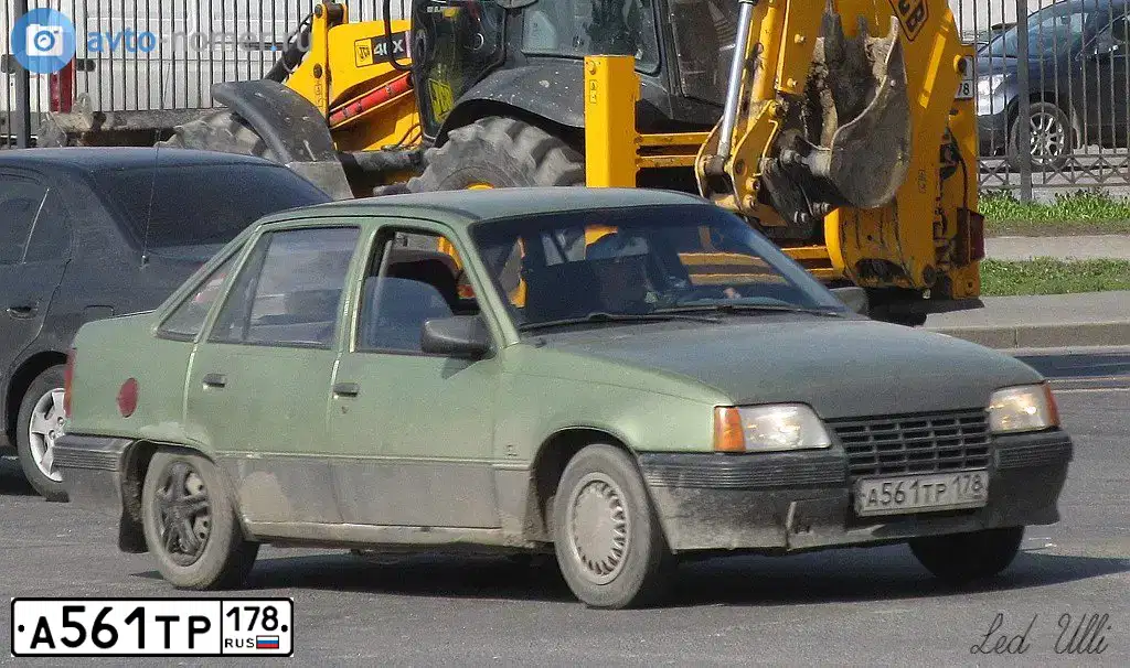 Фото автомобиля OPEL KADETT, 1986 — госномер Н378НН78. Цвет: ЗЕЛЕНЫЙ