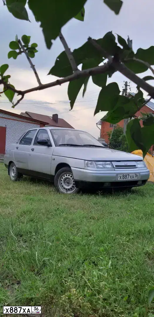 Фото автомобиля LADA 2110 LADA, 2001 — госномер Х887ХА36. Цвет: СВЕТЛО-СЕРЕБРИСТЫЙ МЕТАЛЛ