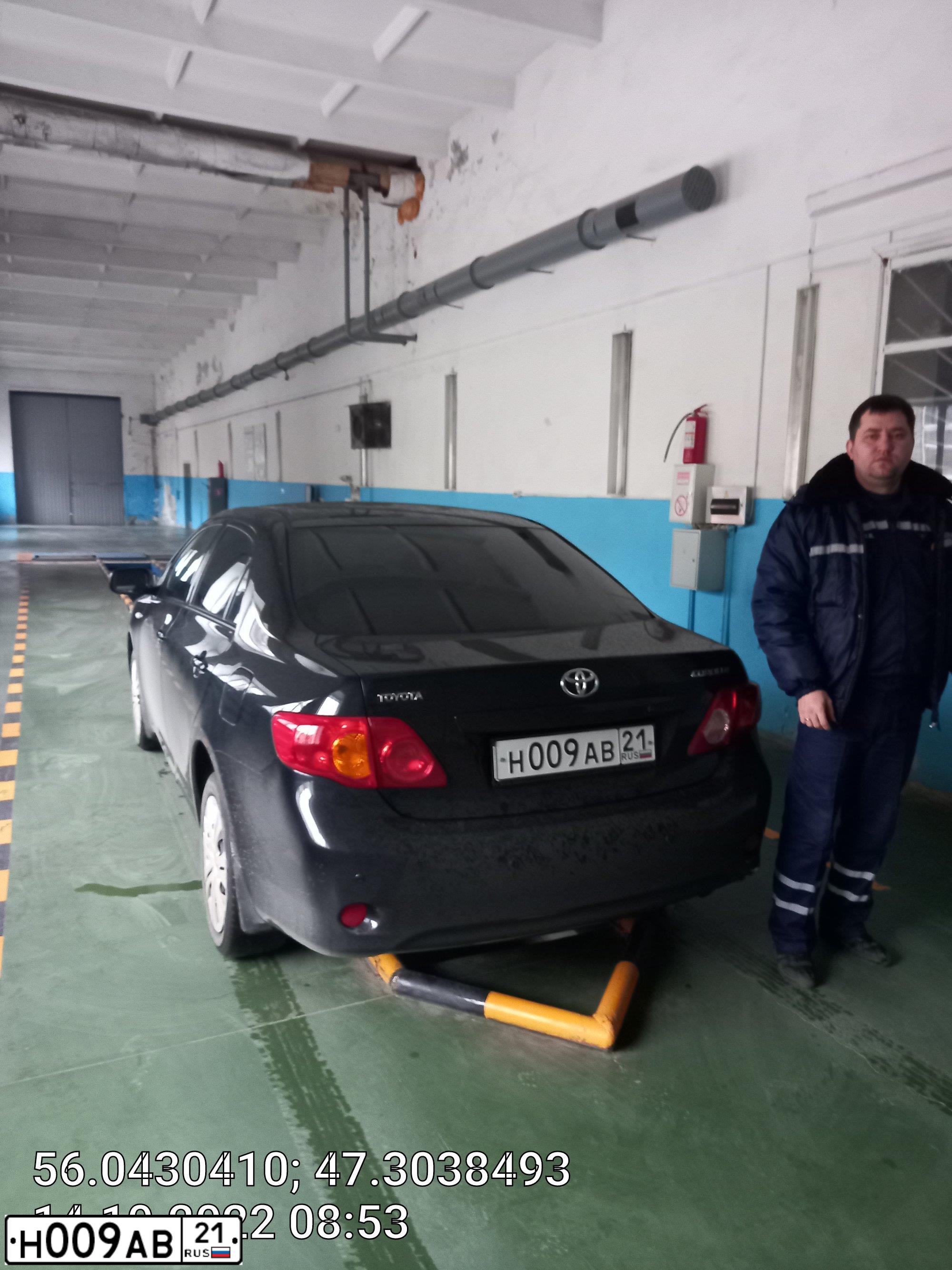 Фото автомобиля TOYOTA COROLLA, 2008 — госномер Н009АВ21. Цвет: ЧЕРНЫЙ