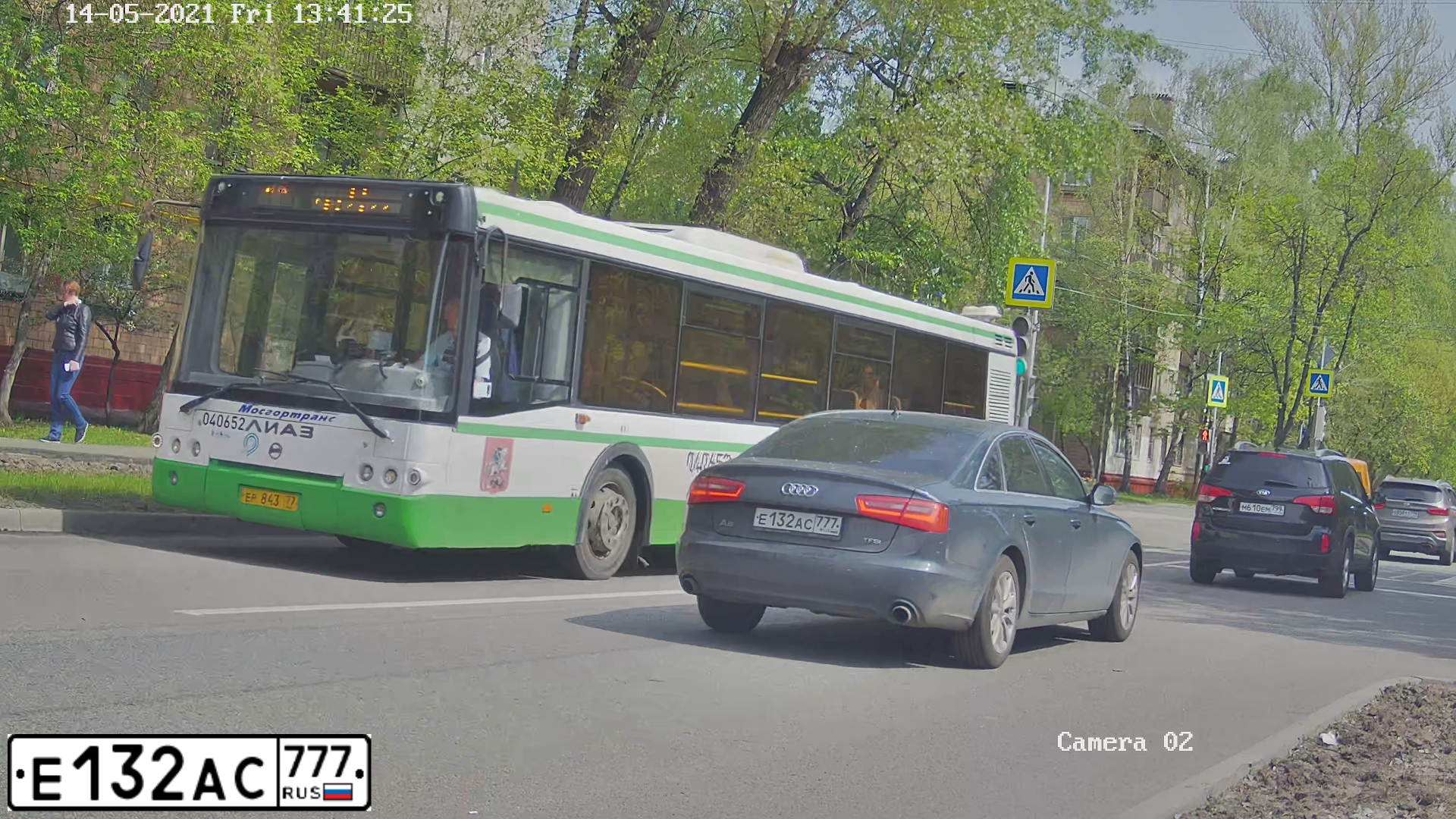 Фото автомобиля AUDI A6, 2013 — госномер Е132АС777. Цвет: СИНИЙ