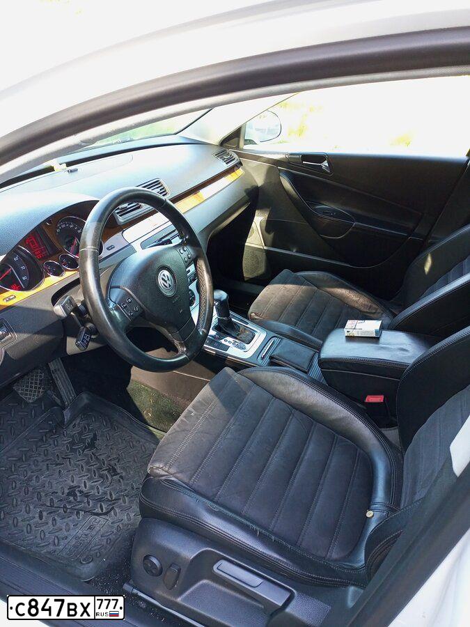 Фото автомобиля VOLKSWAGEN PASSAT, 2008 — госномер О968СР799. Цвет: Белый