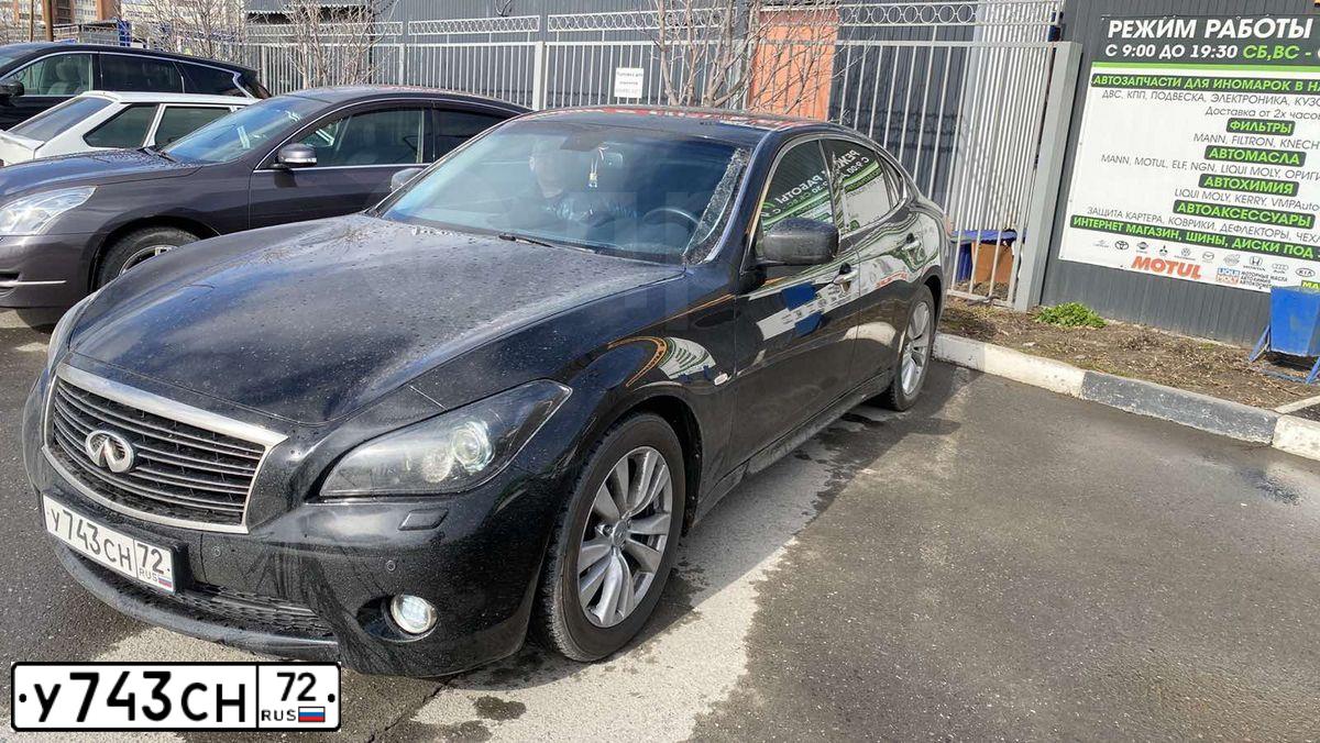 Фото автомобиля INFINITI M, 2011 — госномер Т444ТТ72. Цвет: ЧЕРНЫЙ