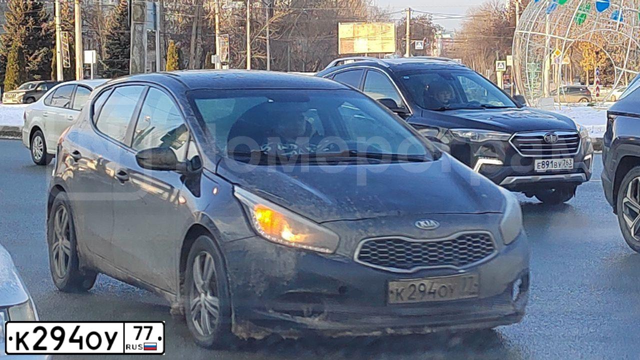Фото автомобиля KIA CEE'D, 2013 — госномер К294ОУ77. Цвет: ЧЕРНЫЙ