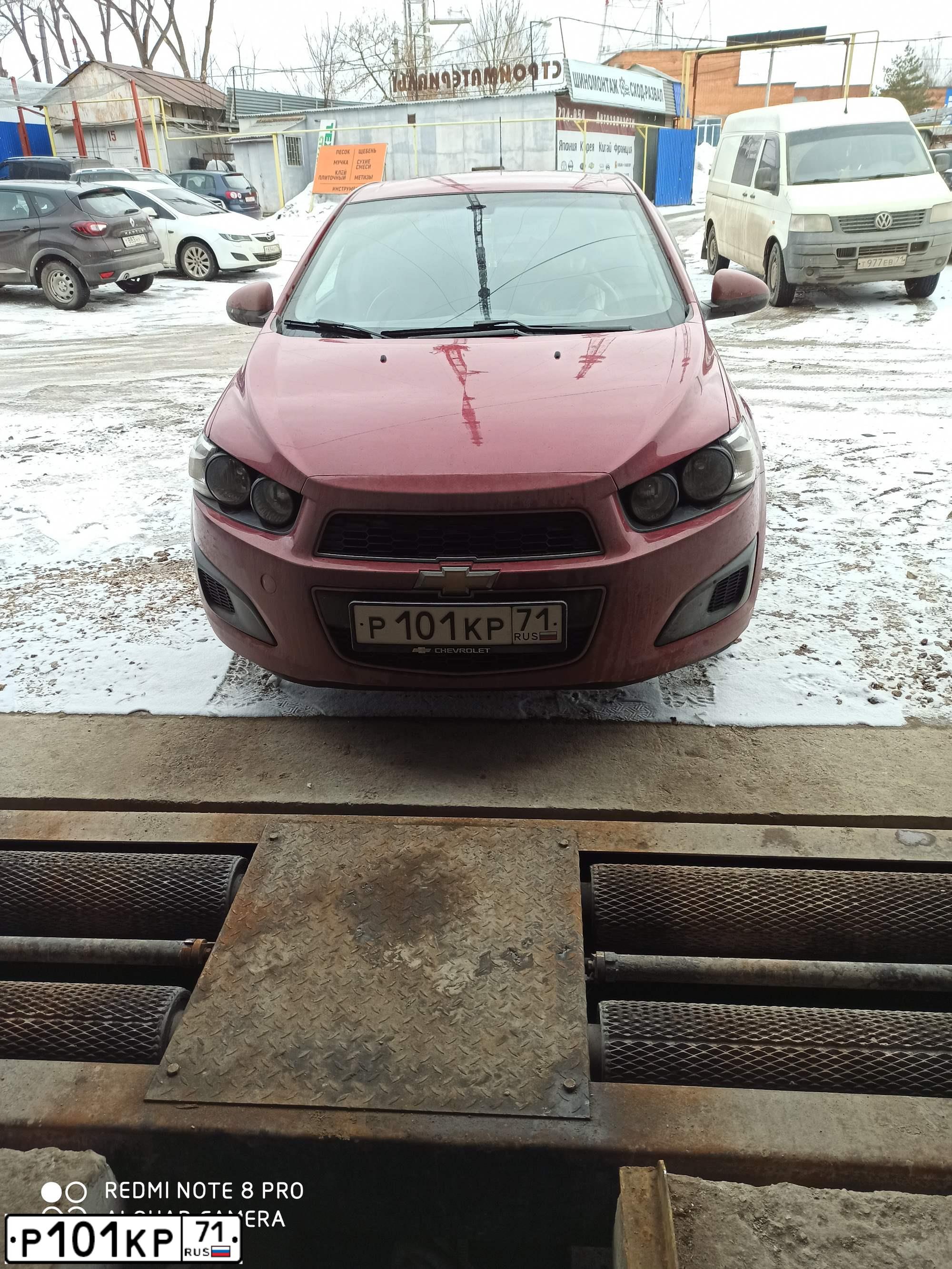 Фото автомобиля CHEVROLET AVEO, 2013 — госномер Р101КР71. Цвет: КРАСНЫЙ МЕТАЛЛИК