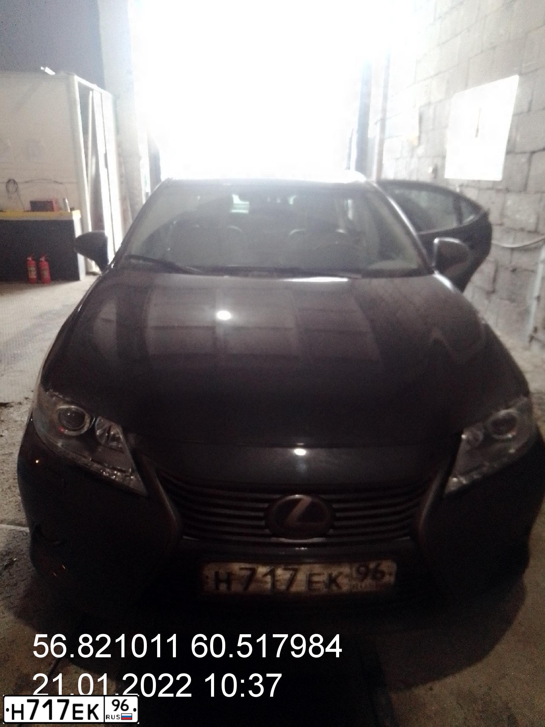 Фото автомобиля LEXUS ES, 2014 — госномер О853КМ196. Цвет: ЧЕРНЫЙ