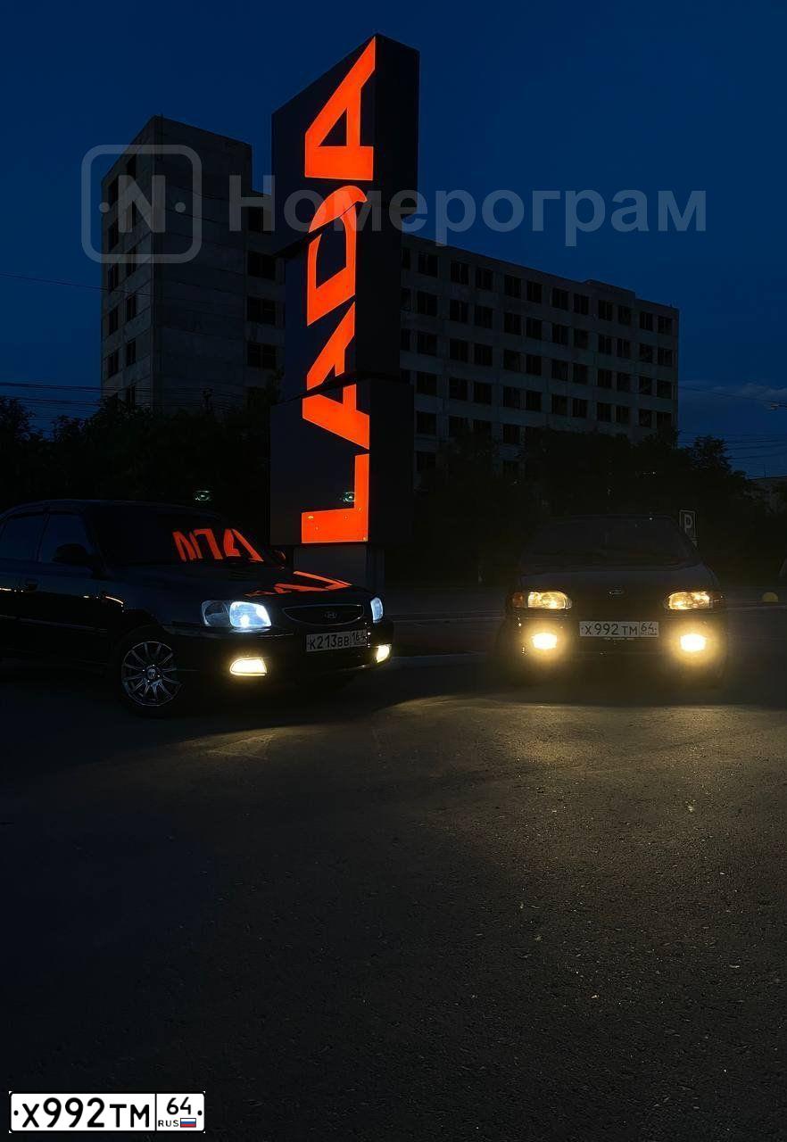 Фото автомобиля LADA 2114 SAMARA, 2009 — госномер Х992ТМ64. Цвет: Сине-Черный