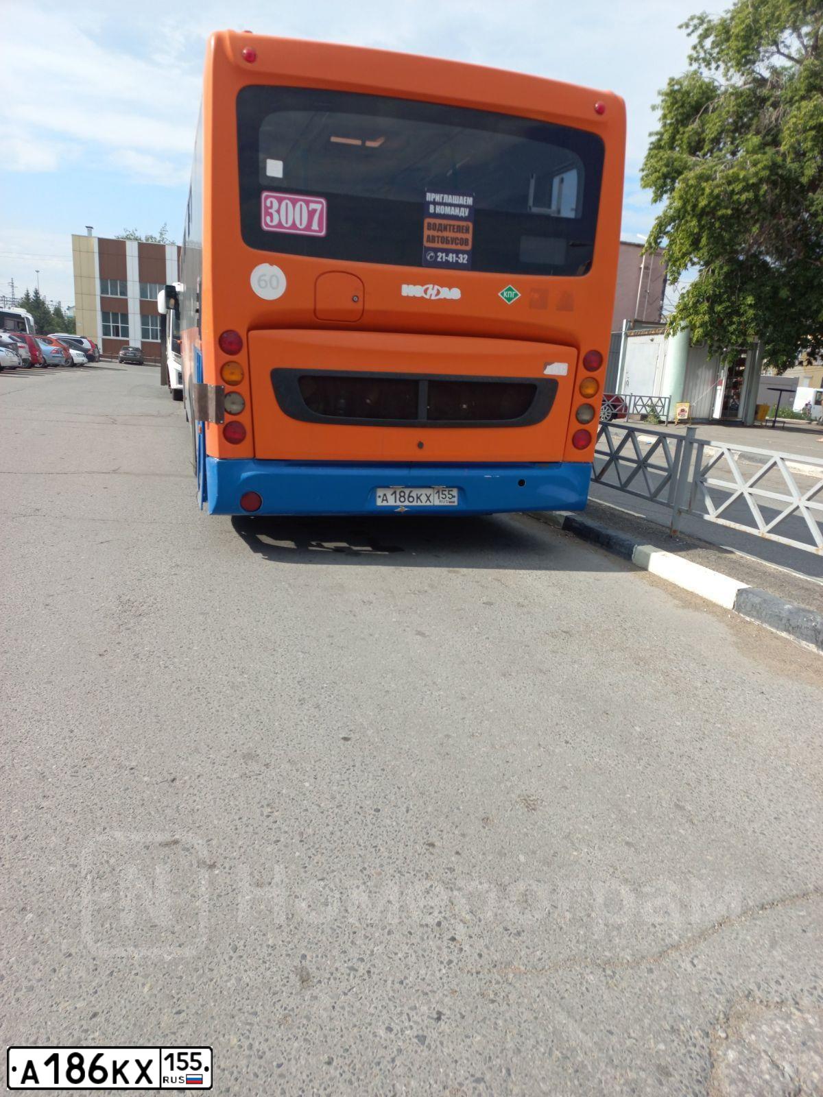Фото автомобиля NEFAZ 5299 /KAMAZ 5297 4X2/, 2015 — госномер А186КХ155. Цвет: Оранжевый