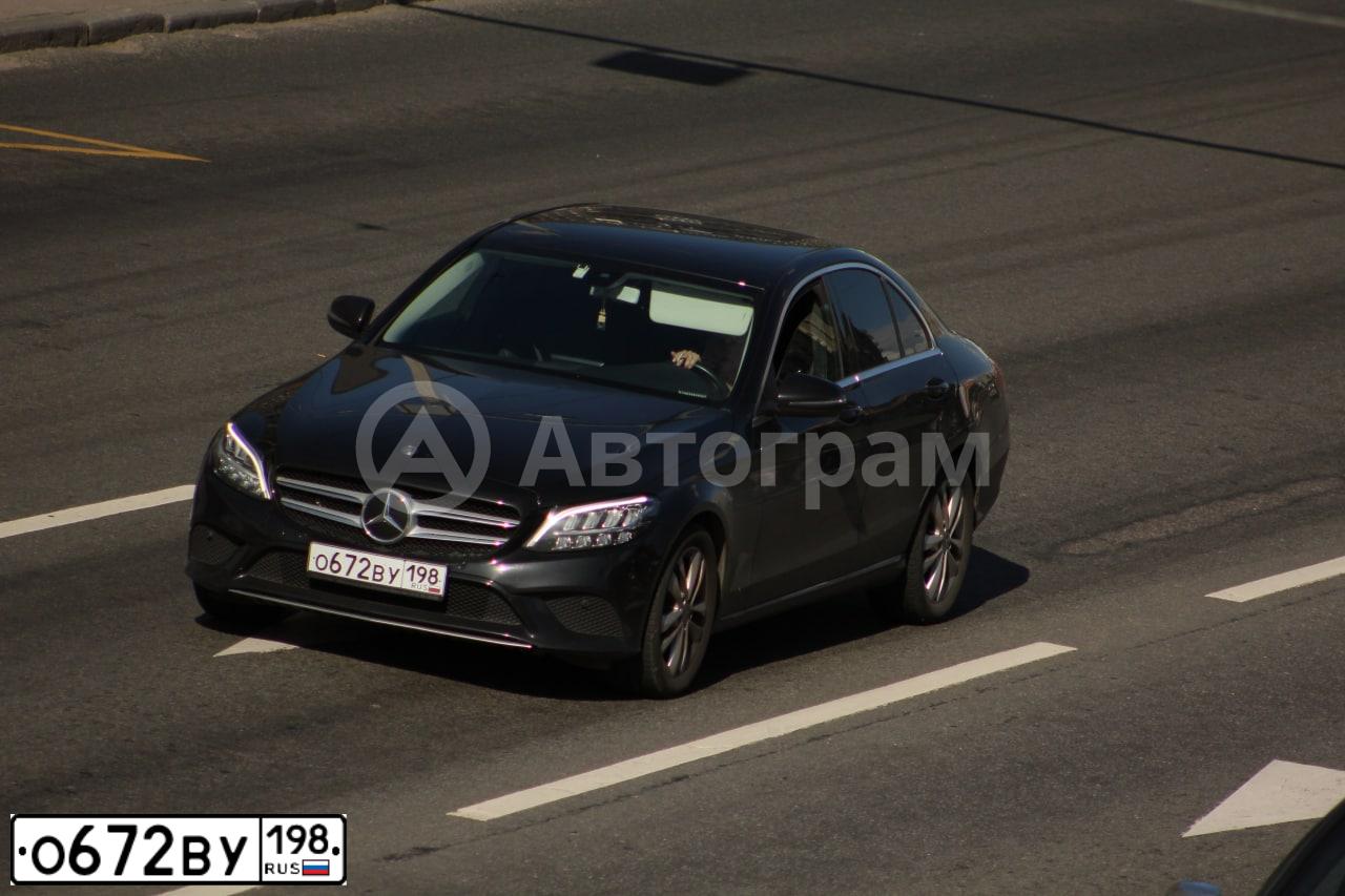 Фото автомобиля MERCEDES C-KLASSE, 2019 — госномер Н006СВ198. Цвет: ЧЕРНЫЙ