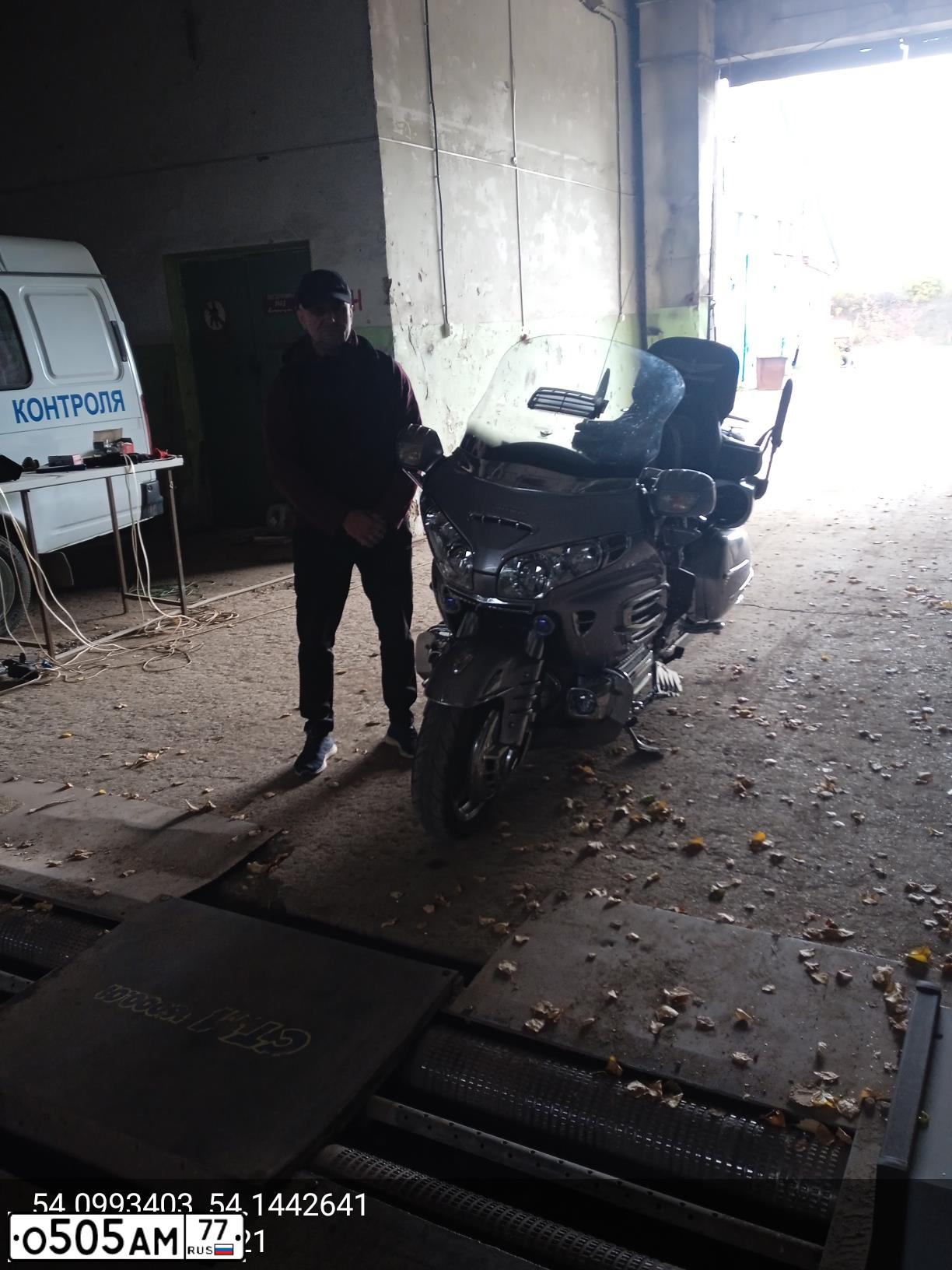 Фото автомобиля HUSQVARNA СМ610, 2006 — госномер 9835АО78. Цвет: ЧЕРНЫЙ
