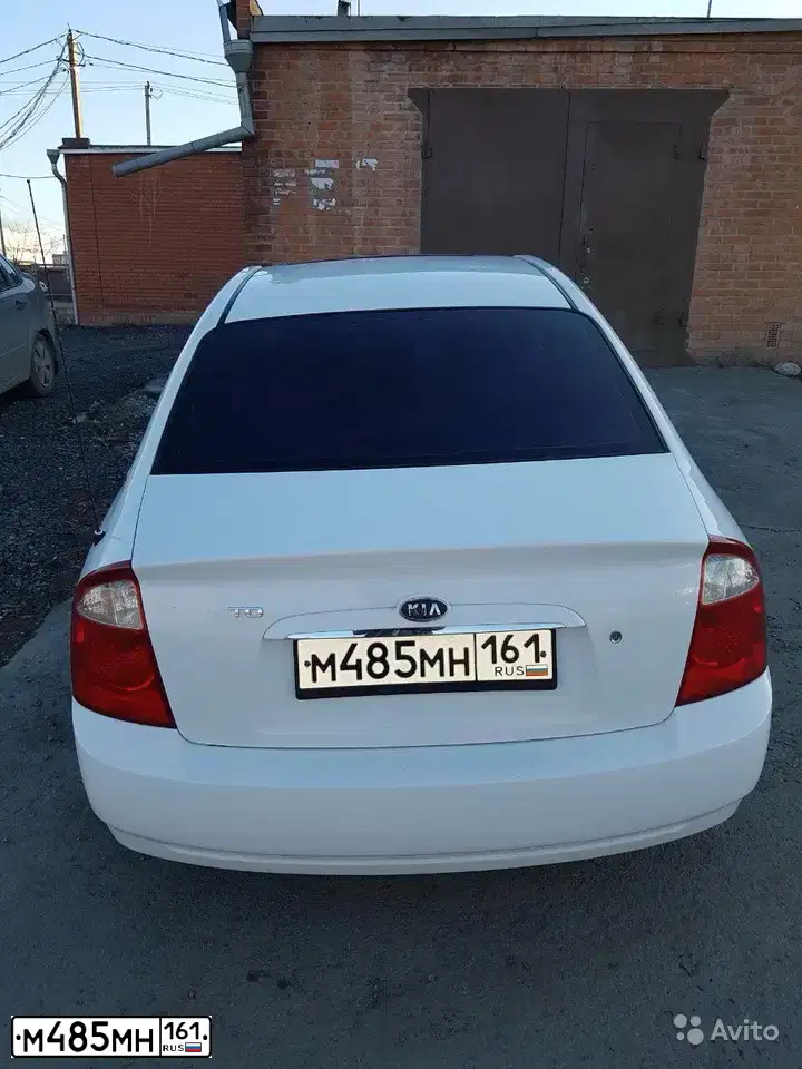 Фото автомобиля KIA SPECTRA, 2004 — госномер М485МН161. Цвет: Белый