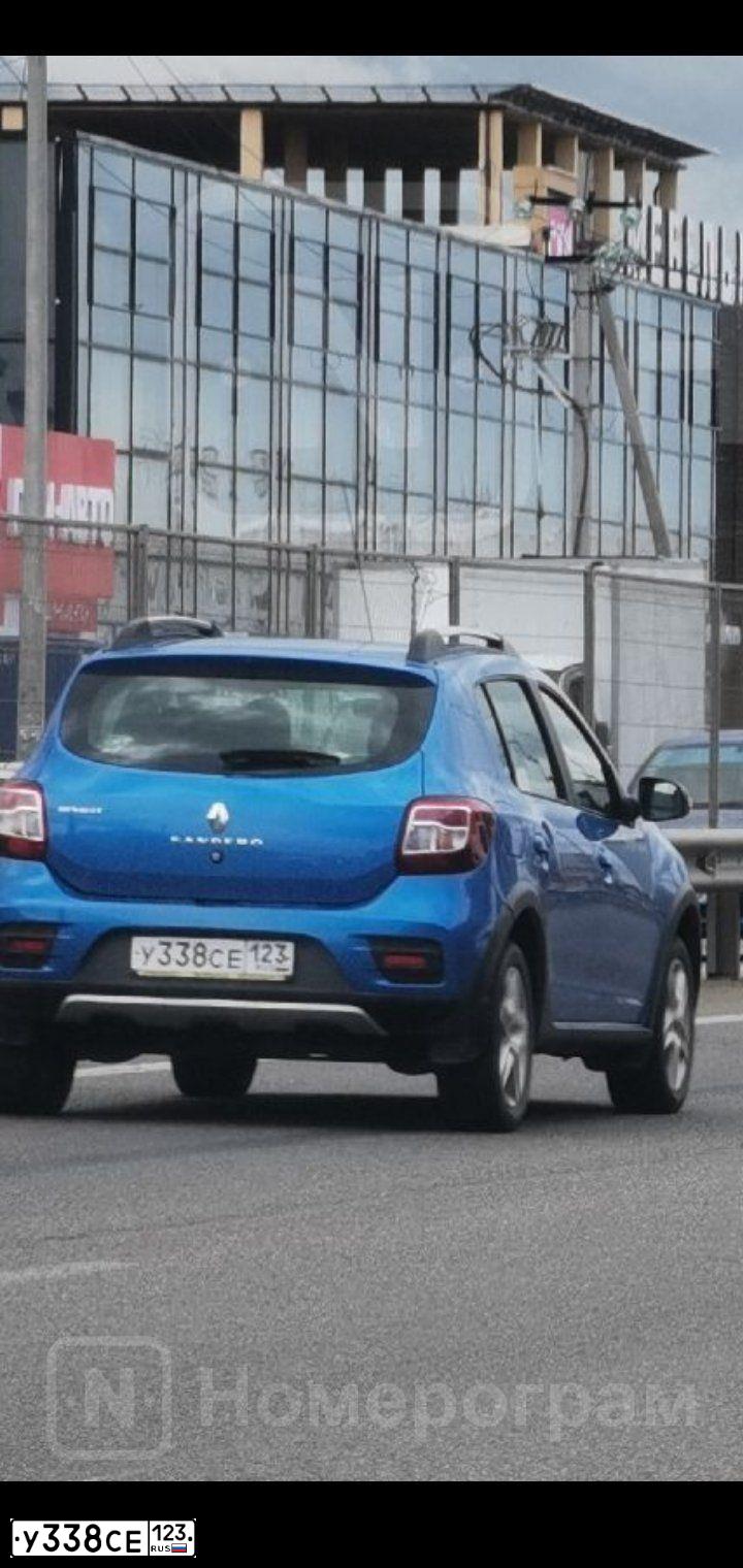 Фото автомобиля RENAULT SANDERO, 2016 — госномер У338СЕ123. Цвет: СВЕТЛО-СИНИЙ