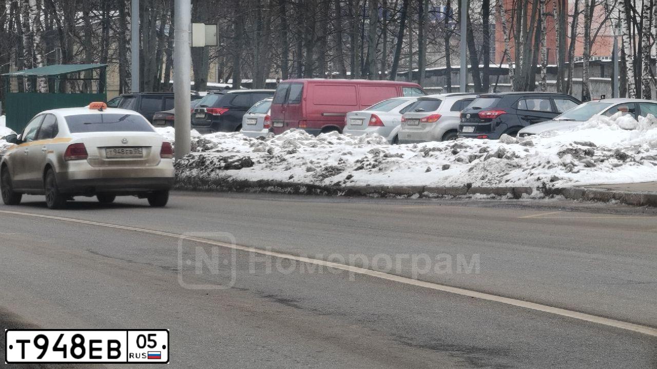 Фото автомобиля VOLKSWAGEN POLO, 2018 — госномер Т948ЕВ05. Цвет: БЕЛЫЙ-ЖЕЛТЫЙ-СЕРЫЙ