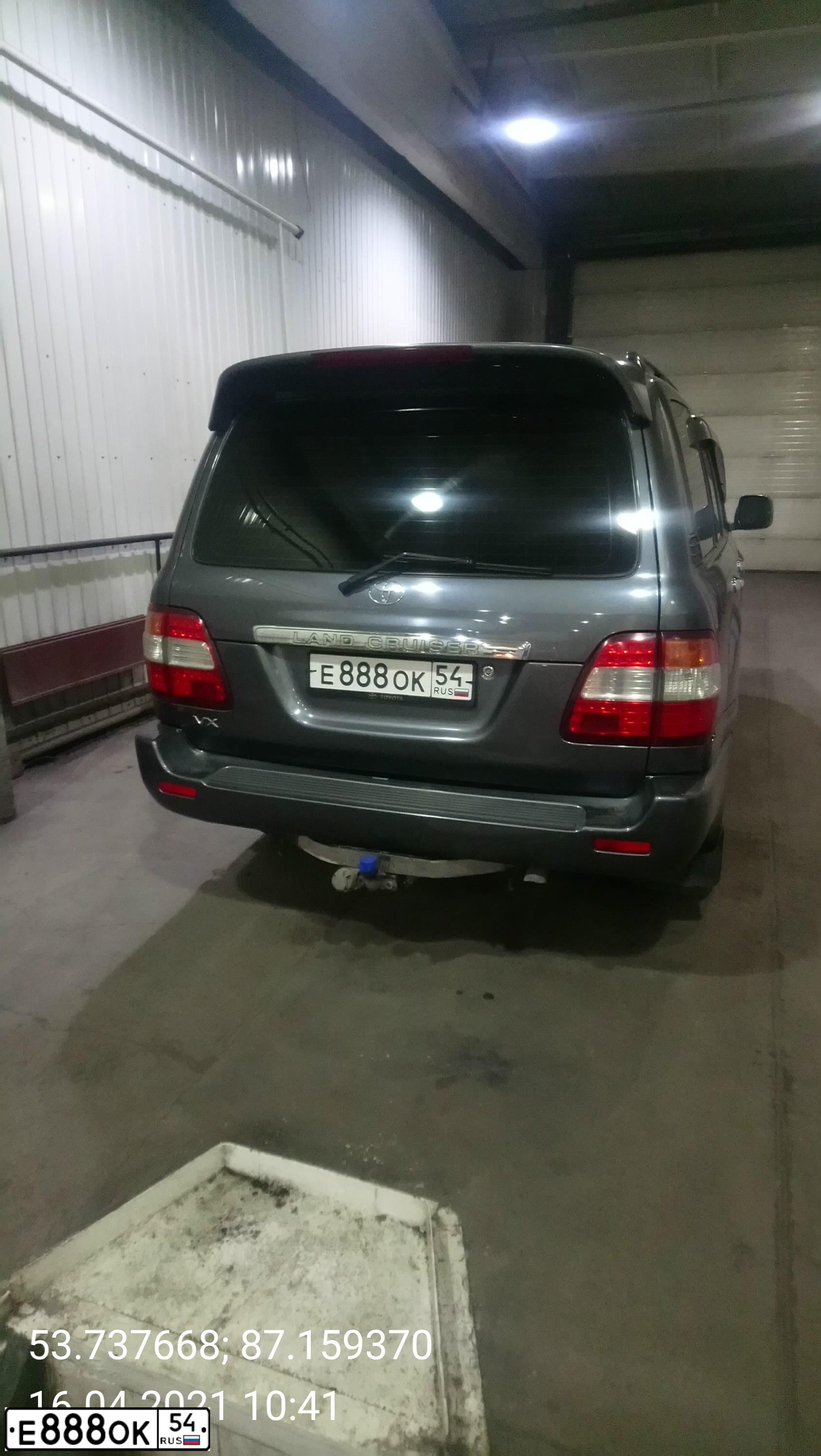 Фото автомобиля TOYOTA LANDCRUISER, 2004 — госномер Х007МА54. Цвет: ТЕМНО СЕРЫЙ