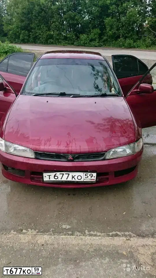 Фото автомобиля MITSUBISHI LANCER, 2000 — госномер Т302АУ18. Цвет: Красный