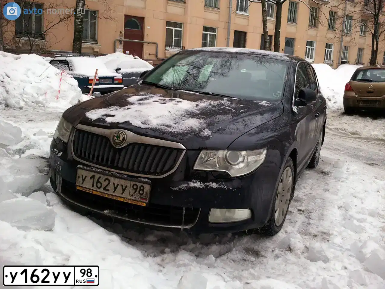 Фото автомобиля NISSAN X-TRAIL, 2008 — госномер У162УУ98. Цвет: СЕРЫЙ