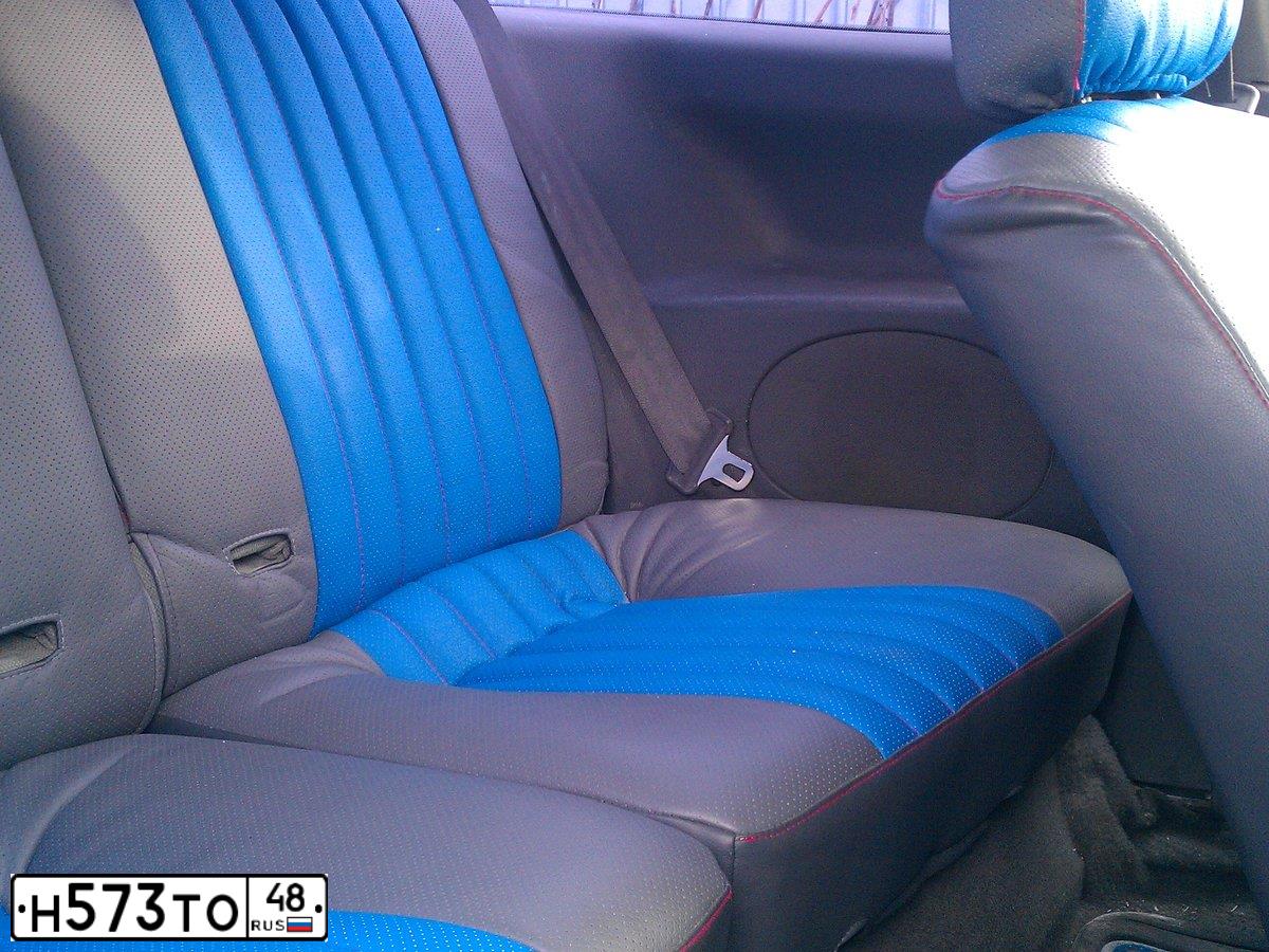 Фото автомобиля MITSUBISHI COLT, 1993 — госномер О527УР31. Цвет: синий