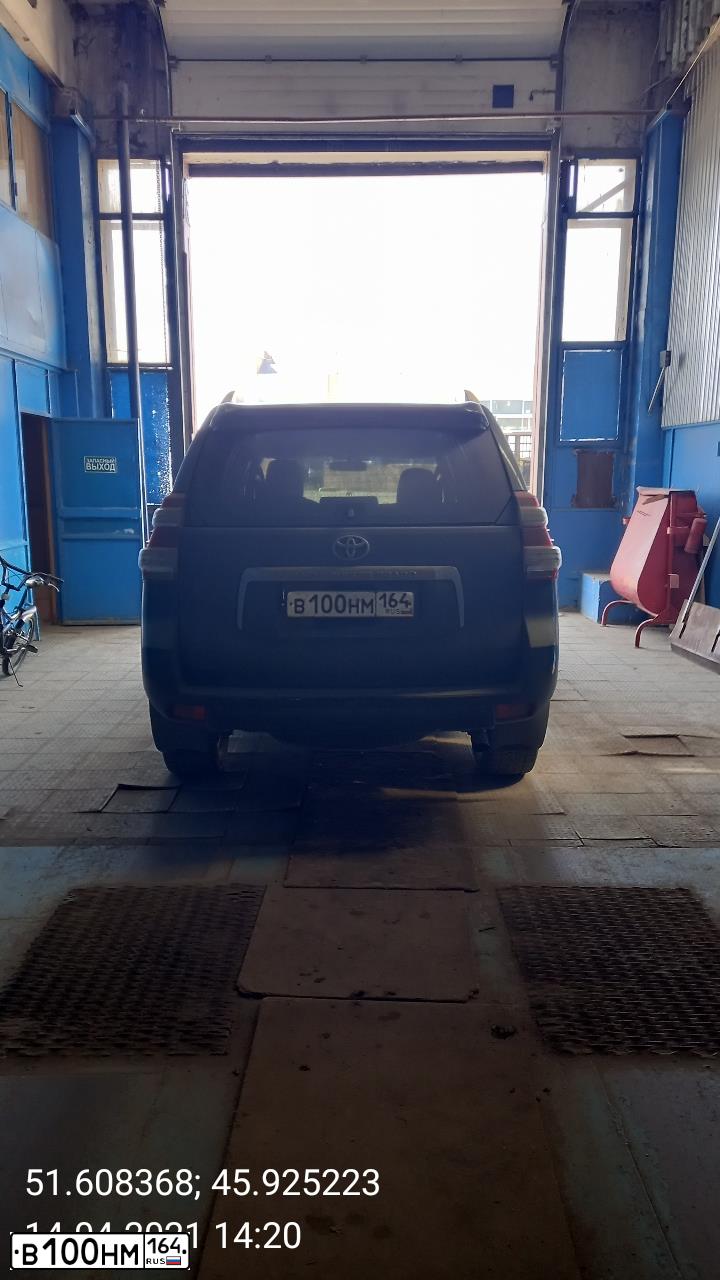 Фото автомобиля TOYOTA LANDCRUISER, 2012 — госномер Т085ЕТ58. Цвет: ЧЕРНЫЙ