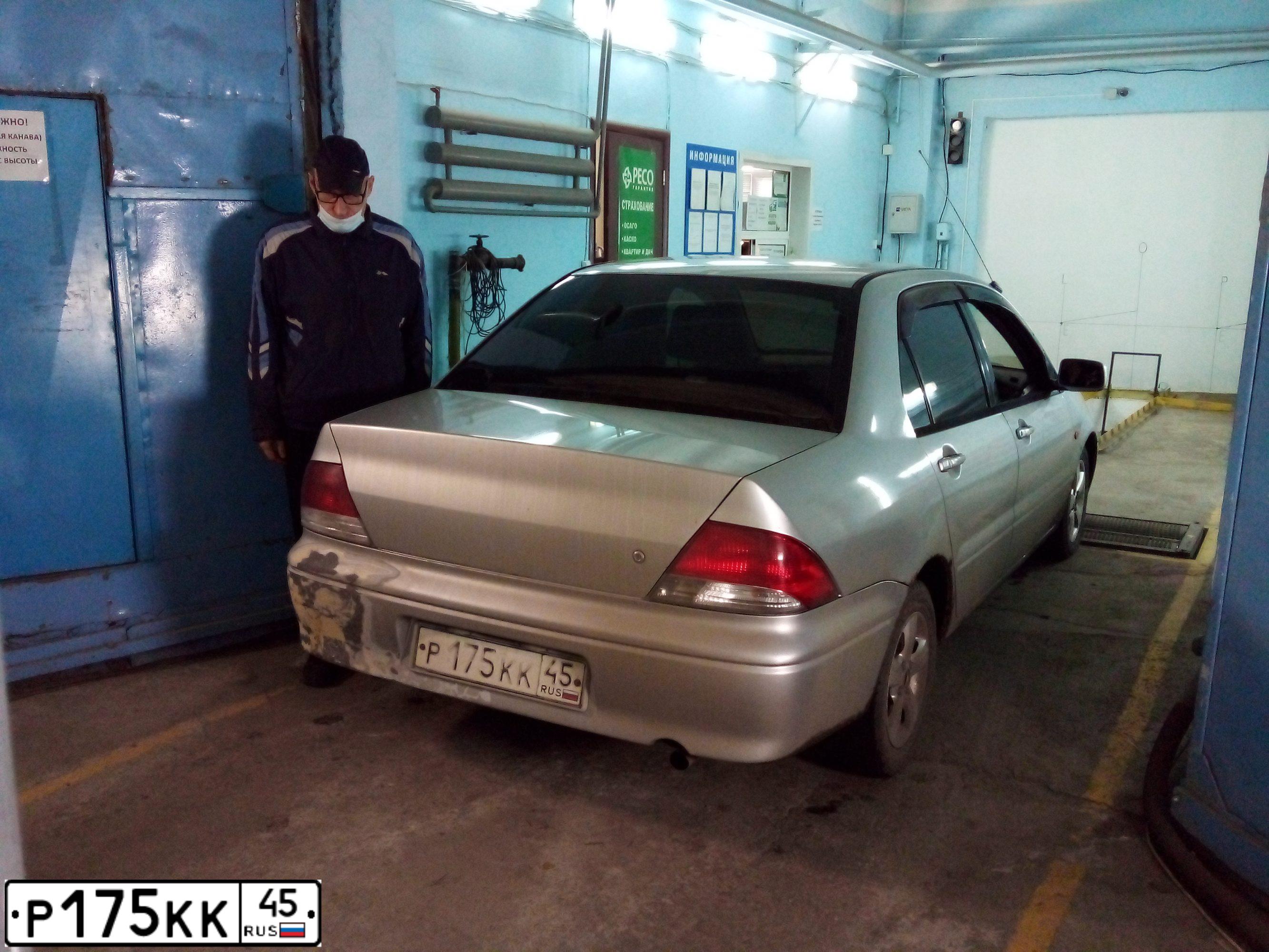 Фото автомобиля MITSUBISHI LANCER CEDIA, 2000 — госномер Х012НМ45