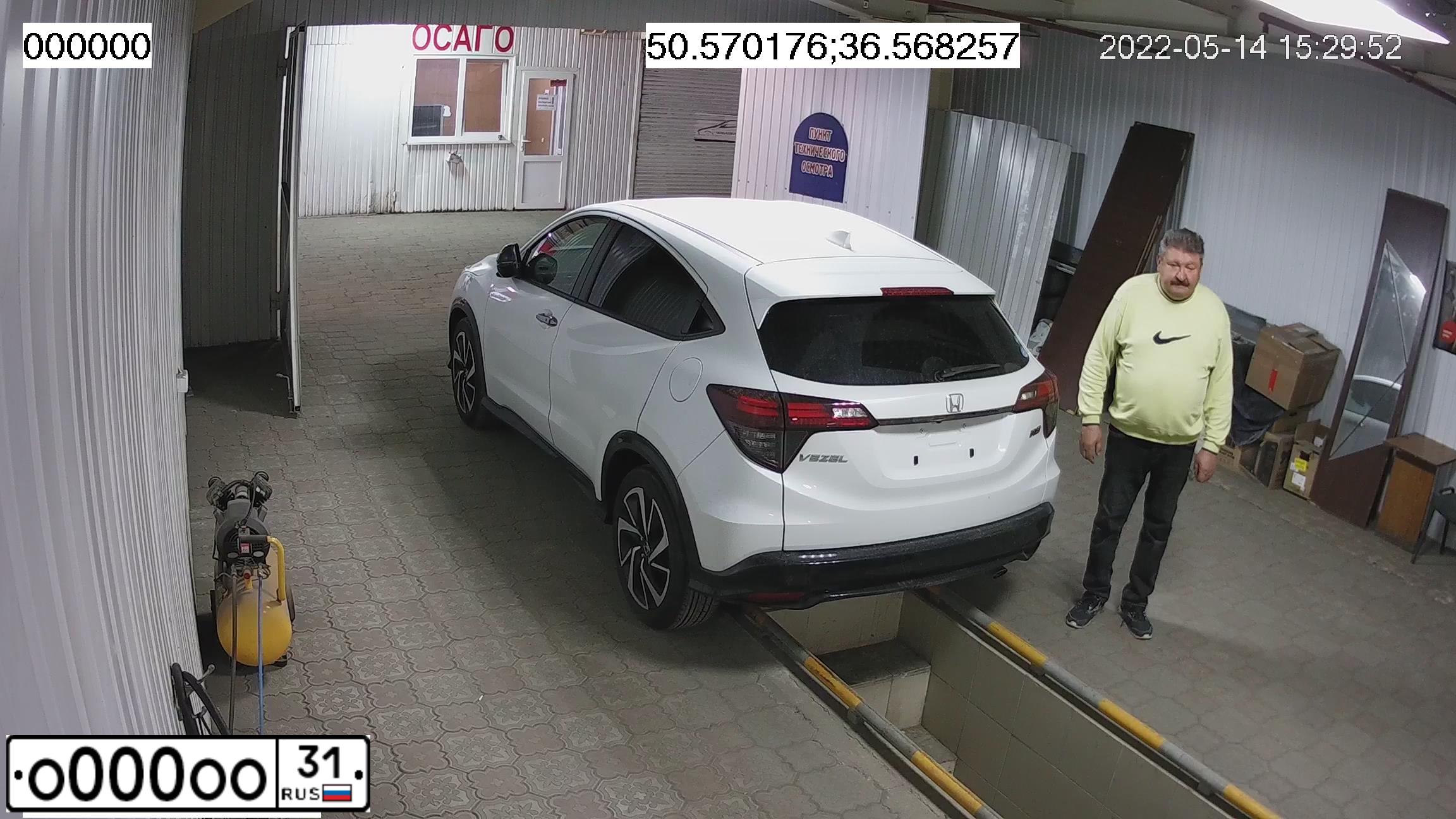 Фото автомобиля LADA LARGUS, 2013 — госномер Р681РУ31. Цвет: СЕРО-БЕЖЕВЫЙ
