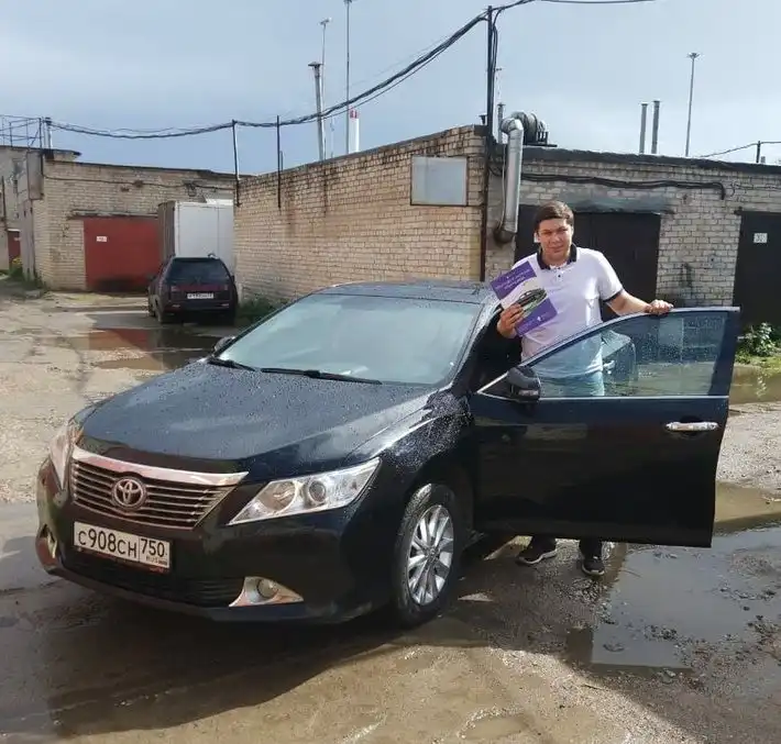 Фото автомобиля TOYOTA CAMRY, 2014 — госномер С908СН750. Цвет: ЧЕРНЫЙ