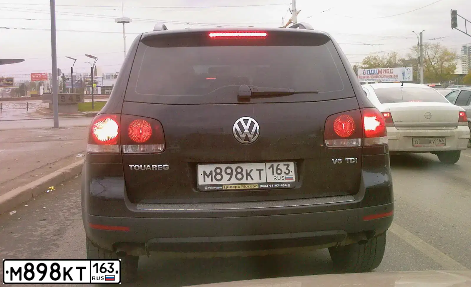 Фото автомобиля VOLKSWAGEN TOUAREG, 2008 — госномер К868ТУ68. Цвет: ЧЕРНЫЙ
