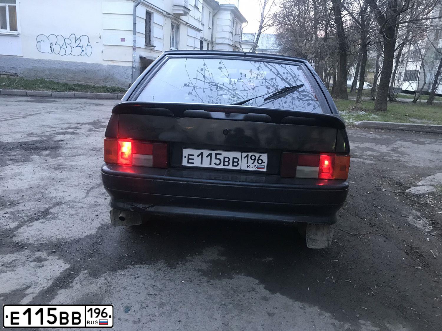 Фото автомобиля LADA 2114 SAMARA, 2007 — госномер Е115ВВ196. Цвет: ЧЕРНЫЙ