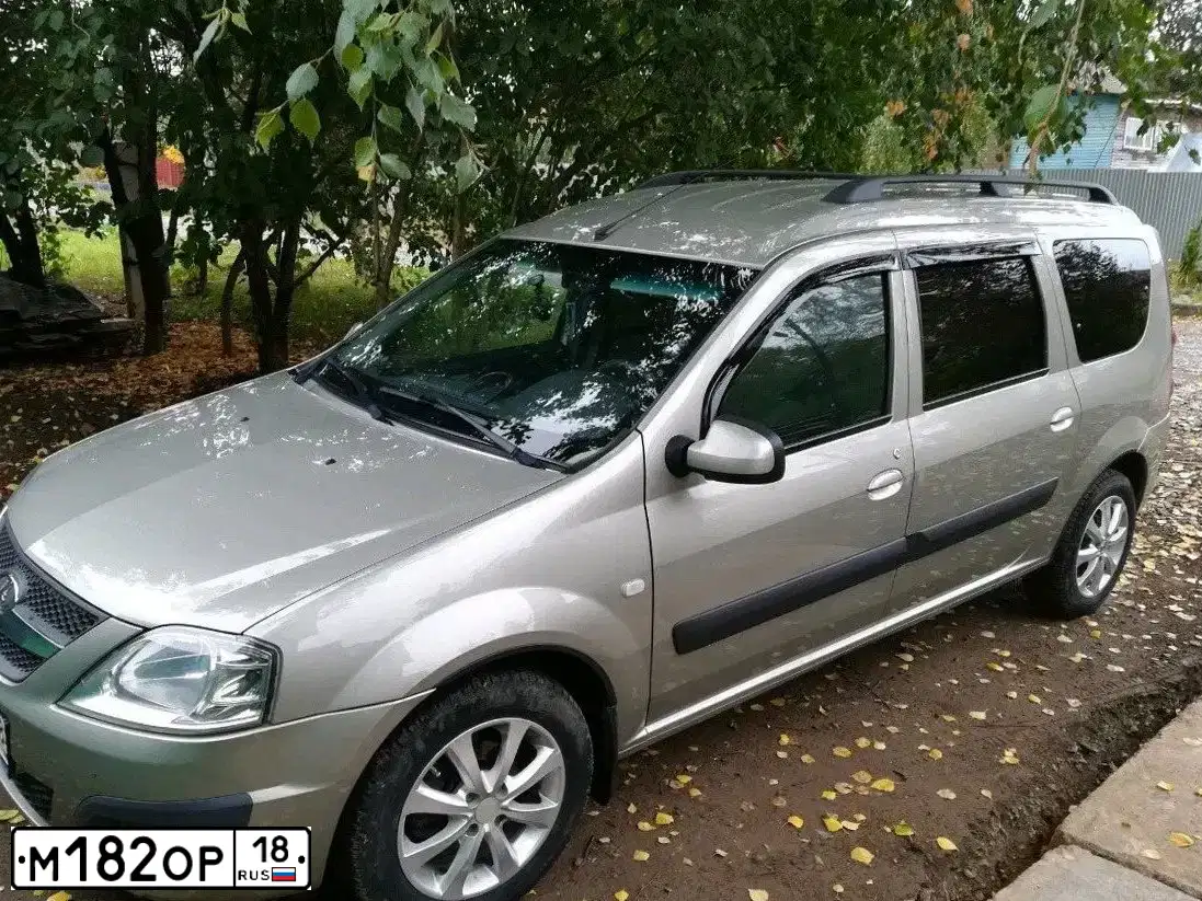 Фото автомобиля LADA RS0Y5L LADA LARGUS, 2013 — госномер М470НХ82. Цвет: СЕРО-БЕЖЕВЫЙ