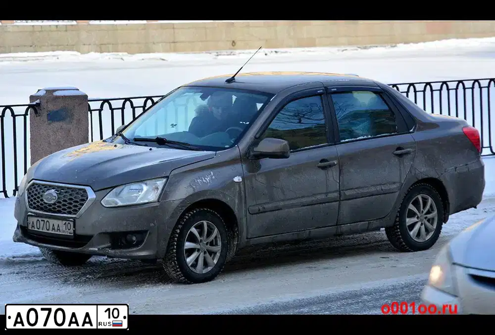 Фото автомобиля RENAULT SANDERO, 2010 — госномер А070АА10. Цвет: БЕЖЕВЫЙ