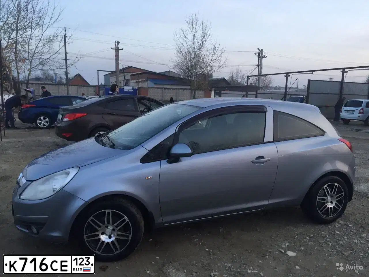 Фото автомобиля OPEL CORSA, 2008 — госномер М707ВМ199. Цвет: СЕРЫЙ