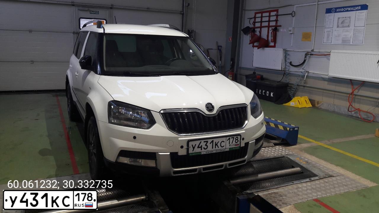 Фото автомобиля SKODA YETI, 2016 — госномер У431КС178. Цвет: БЕЛЫЙ