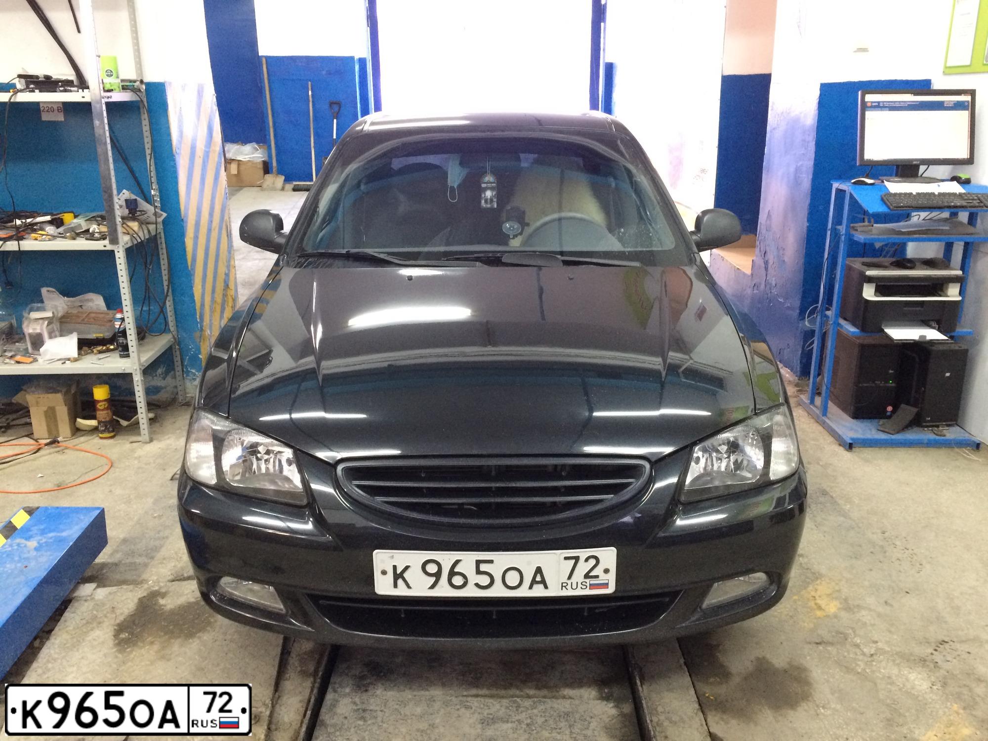 Фото автомобиля HYUNDAI ACCENT, 2008 — госномер А381МО172. Цвет: ЧЕРНЫЙ