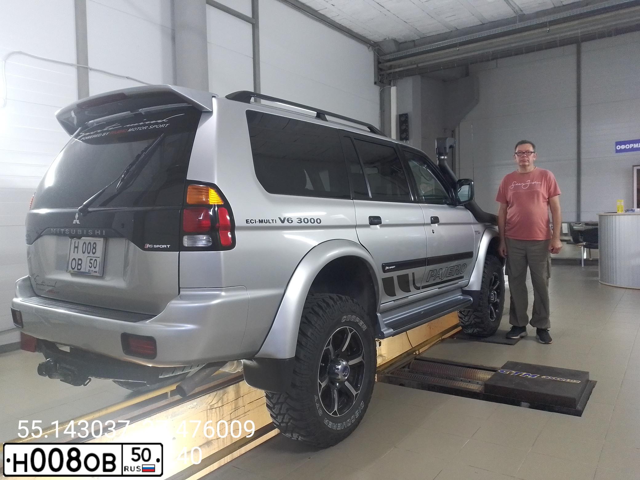 Фото автомобиля MITSUBISHI MONTERO, 2003 — госномер С020ЕХ33. Цвет: СЕРЕБРИСТЫЙ