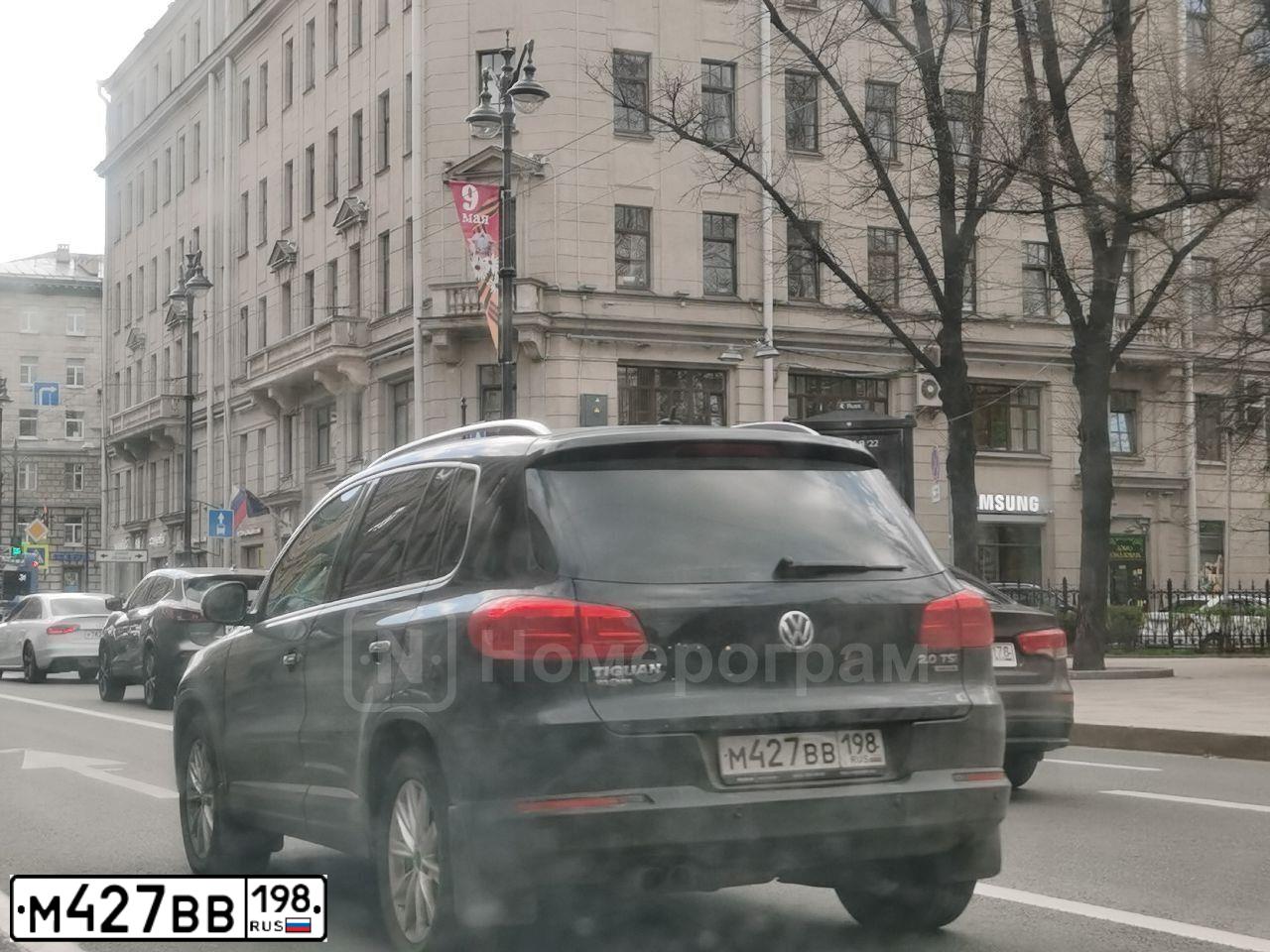 Фото автомобиля VOLKSWAGEN TIGUAN, 2012 — госномер О217ЕС32. Цвет: ЧЕРНЫЙ