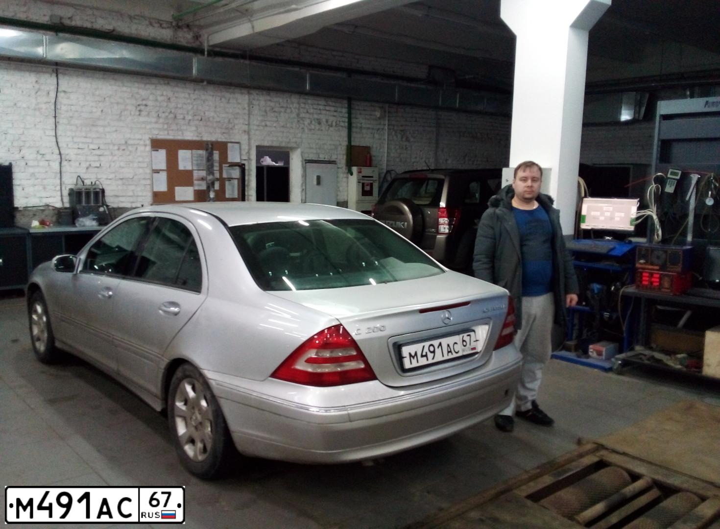 Фото автомобиля MERCEDES C-KLASSE, 2005 — госномер Р263НУ46. Цвет: Серебристый