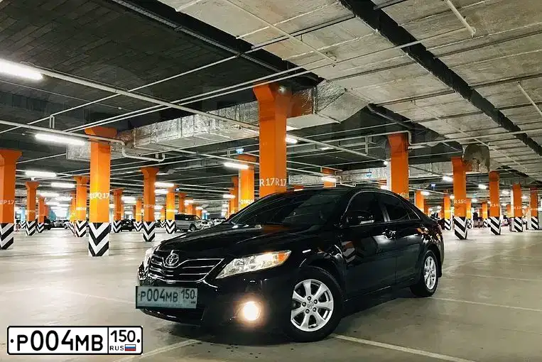 Фото автомобиля TOYOTA CAMRY, 2010 — госномер А181УС799. Цвет: ЧЕРНЫЙ