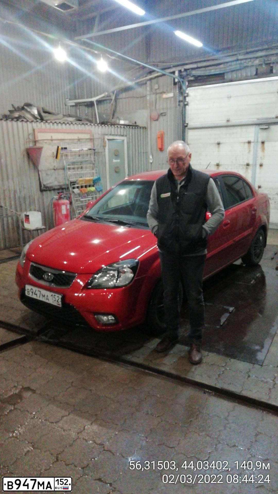 Фото автомобиля KIA RIO, 2010 — госномер В947МА152. Цвет: Красный