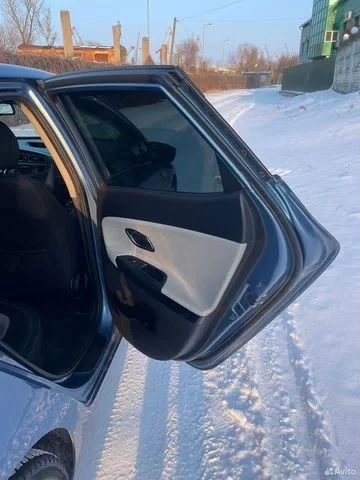 Фото автомобиля OPEL INSIGNIA, 2008 — госномер С004КН161. Цвет: СЕРО-СИНИЙ