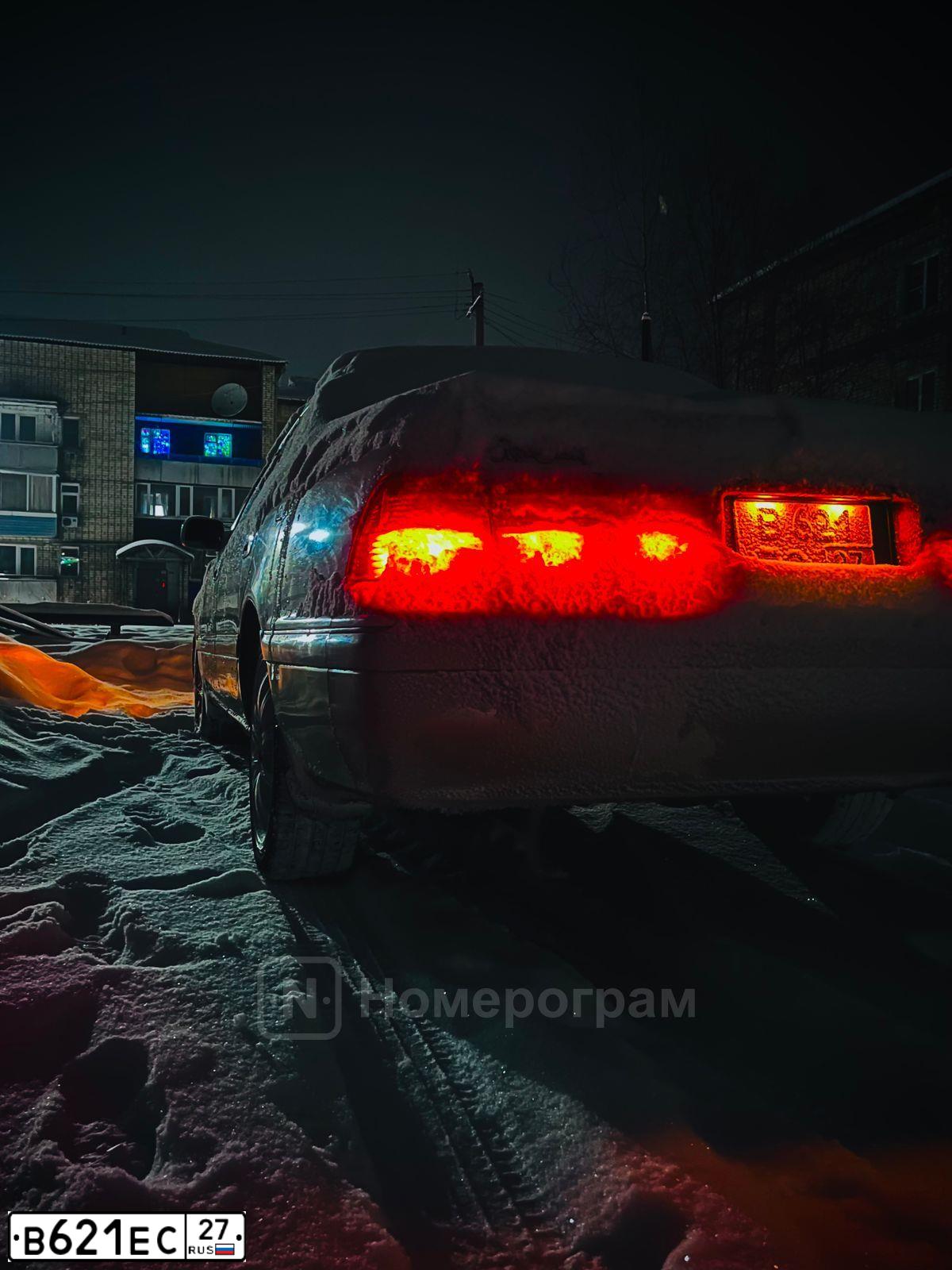 Фото автомобиля TOYOTA CROWN, 1995 — госномер В621ЕС27