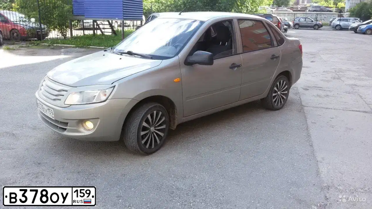 Фото автомобиля LADA 2190 GRANTA, 2012 — госномер В378ОУ159. Цвет: СЕРО-БЕЖЕВЫЙ