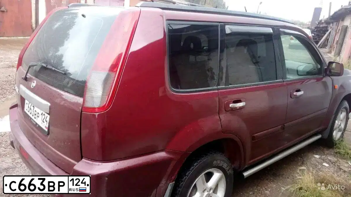 Фото автомобиля NISSAN X-TRAIL, 2003 — госномер С668КМ138. Цвет: БОРДОВЫЙ
