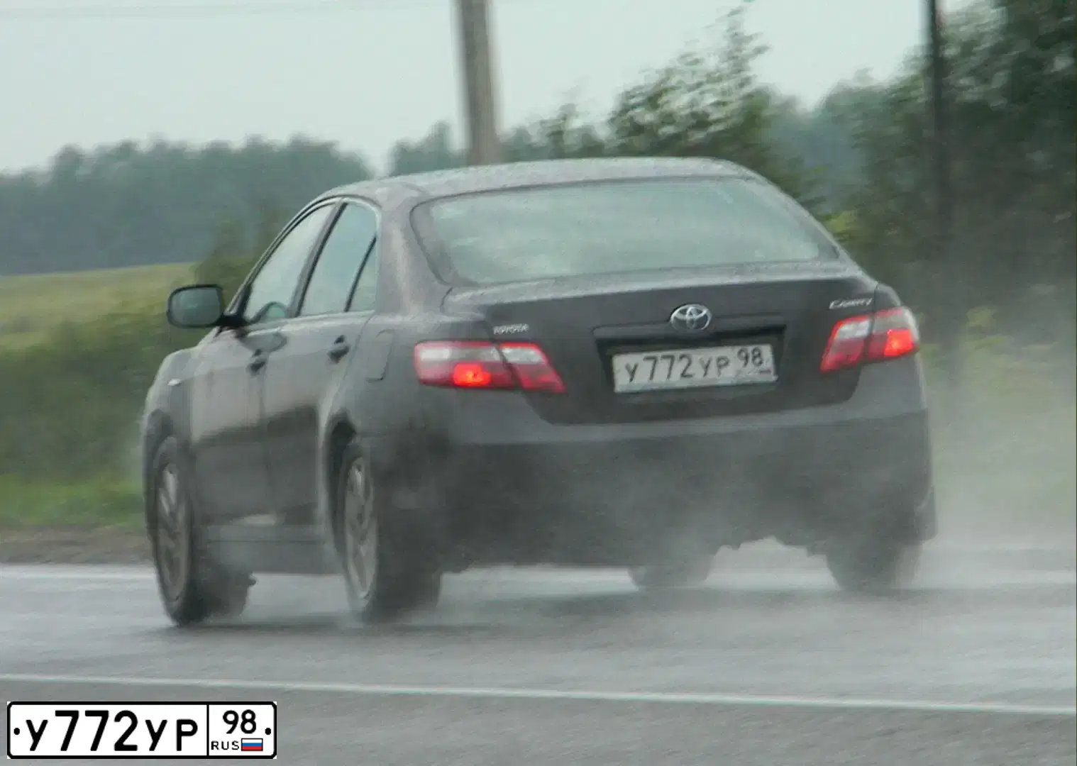 Фото автомобиля TOYOTA CAMRY, 2008 — госномер У772УР98. Цвет: СЕРЫЙ МЕТАЛЛИК