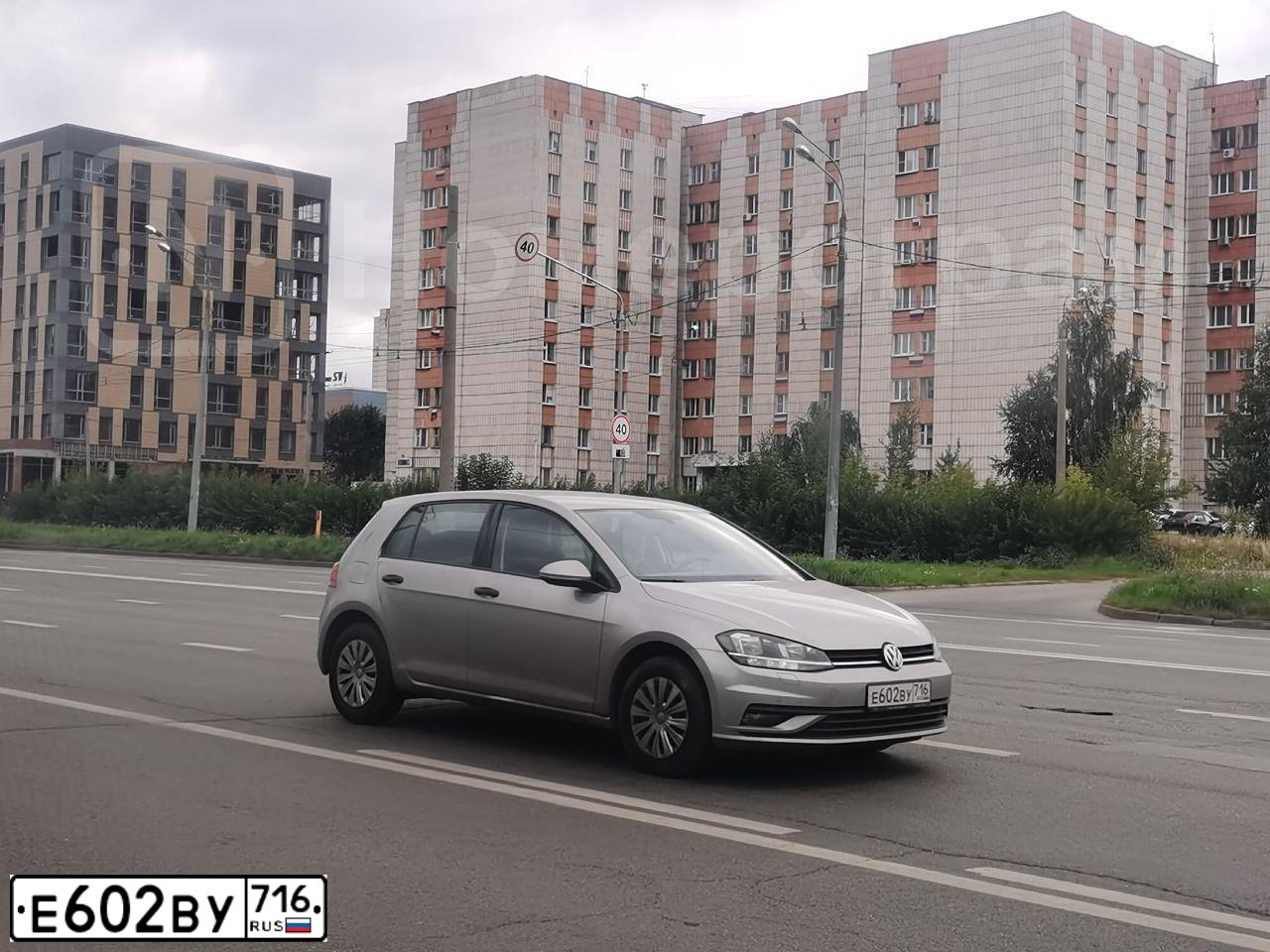 Фото автомобиля VOLKSWAGEN GOLF, 2018 — госномер О799НМ71. Цвет: Серебристый