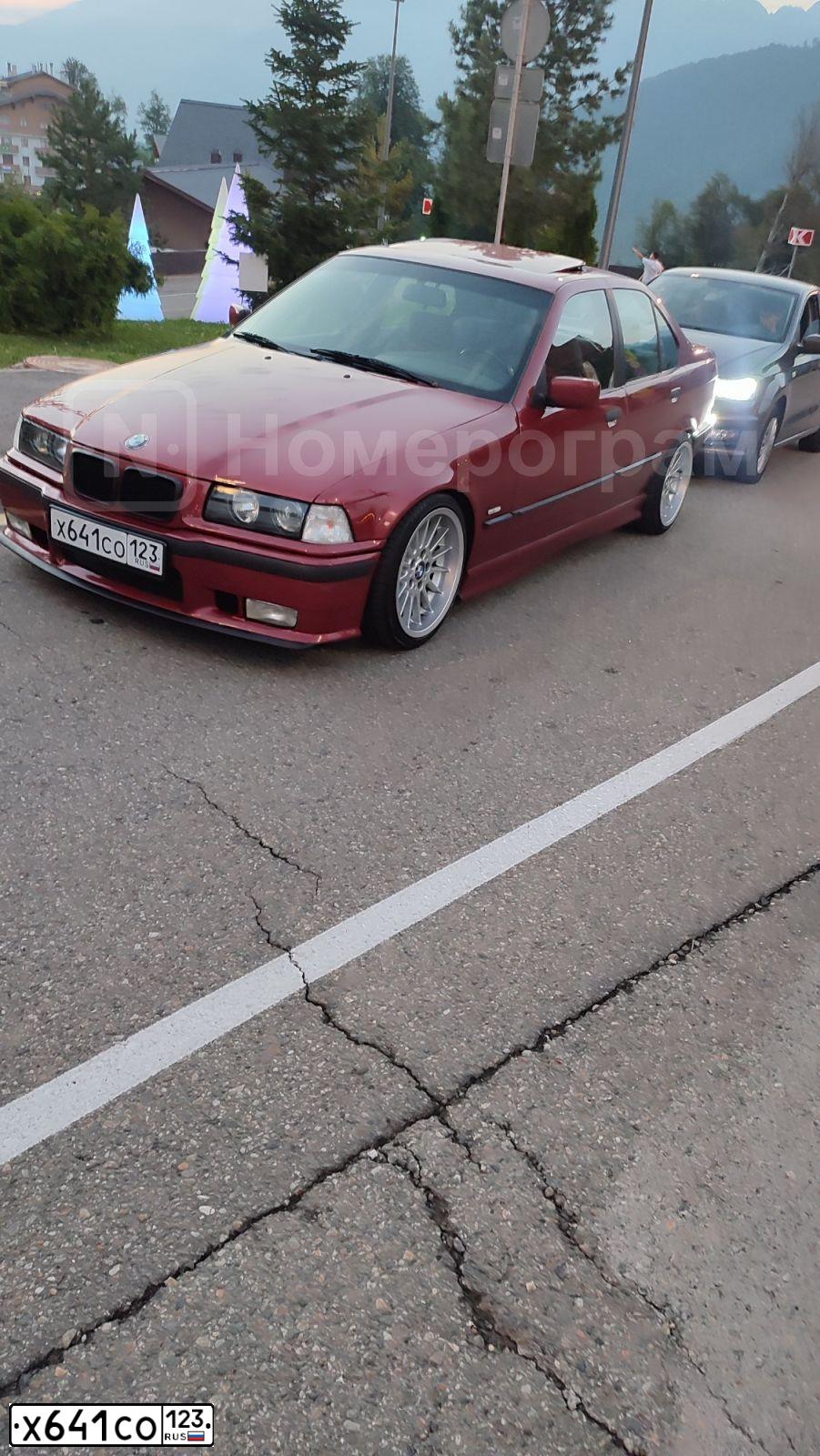 Фото автомобиля BMW W SERIE 3, 1994 — госномер Х641СО123. Цвет: Красный