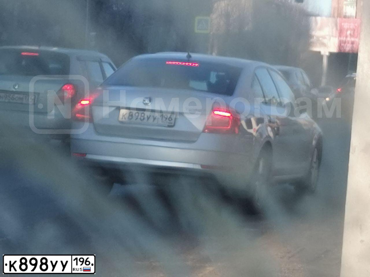 Фото автомобиля SKODA OCTAVIA, 2018 — госномер К898УУ196. Цвет: СЕРЕБРИСТЫЙ