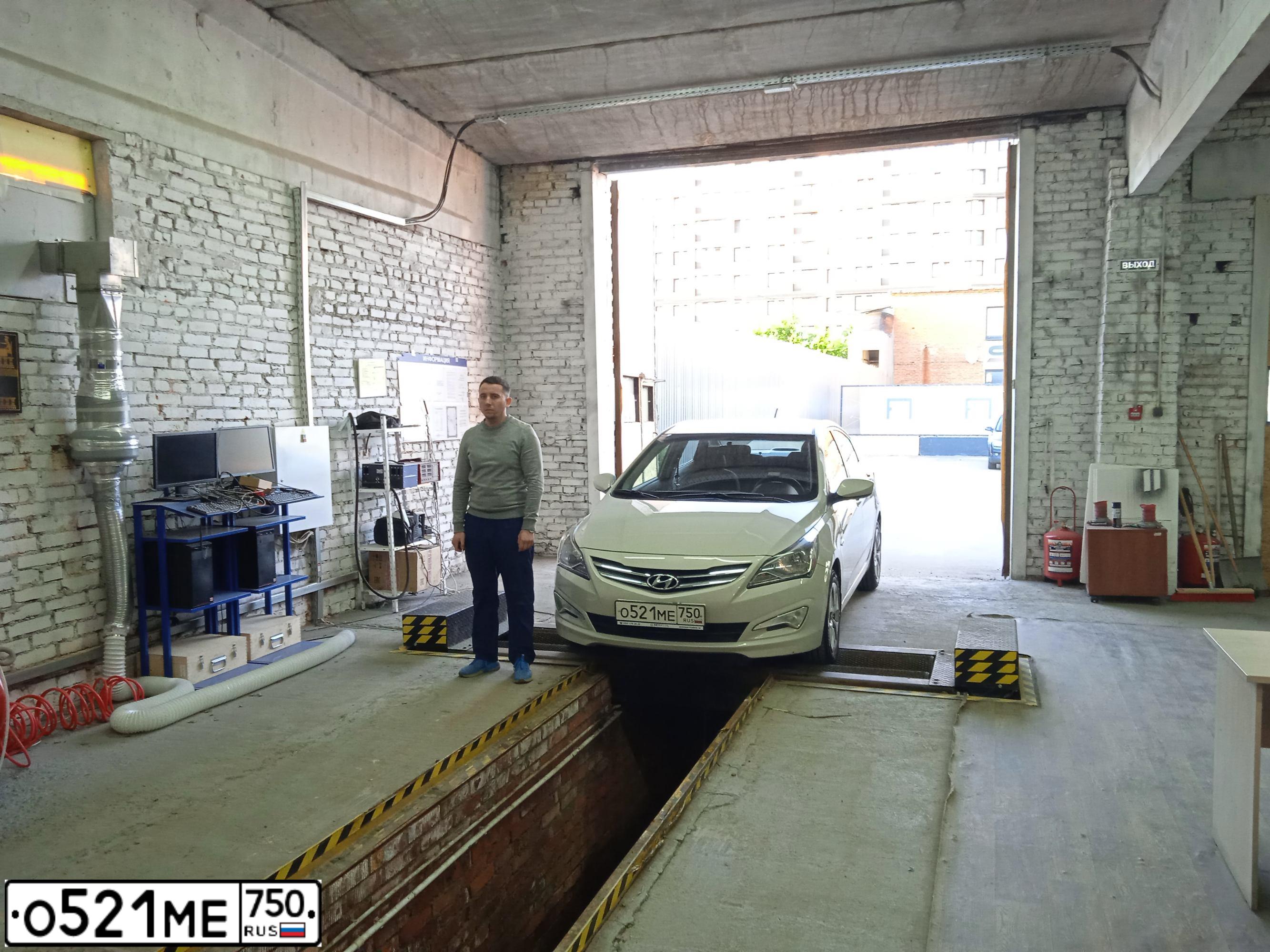 Фото автомобиля HYUNDAI SOLARIS, 2015 — госномер С345ТТ790. Цвет: БЕЖЕВЫЙ