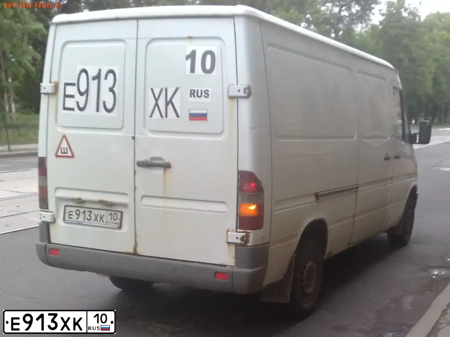Фото автомобиля MERCEDES-BENZ SPRINTER, 1997 — госномер В489ОТ51. Цвет: Белый